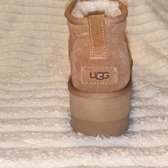 tan Ugg platforms never worn size woman's 10 - Picture 4 of 12